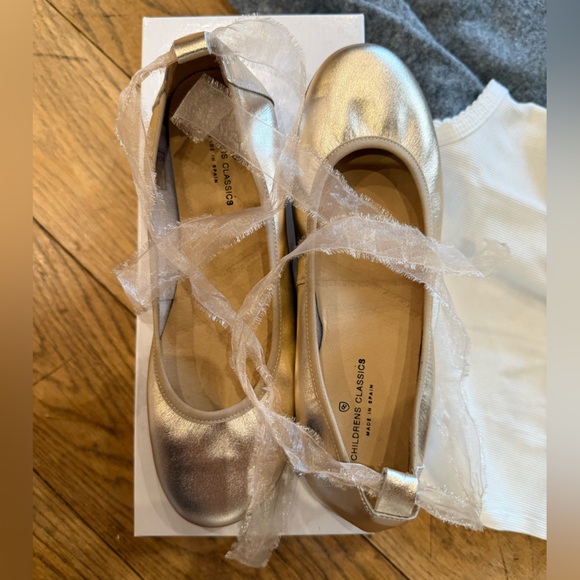 Girls Size 9-10 Unworn Zara Clothing, Size 35 Gold Leather Ballet Style Shoes - Picture 3 of 4